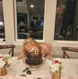 Meet your Posher, Chloe